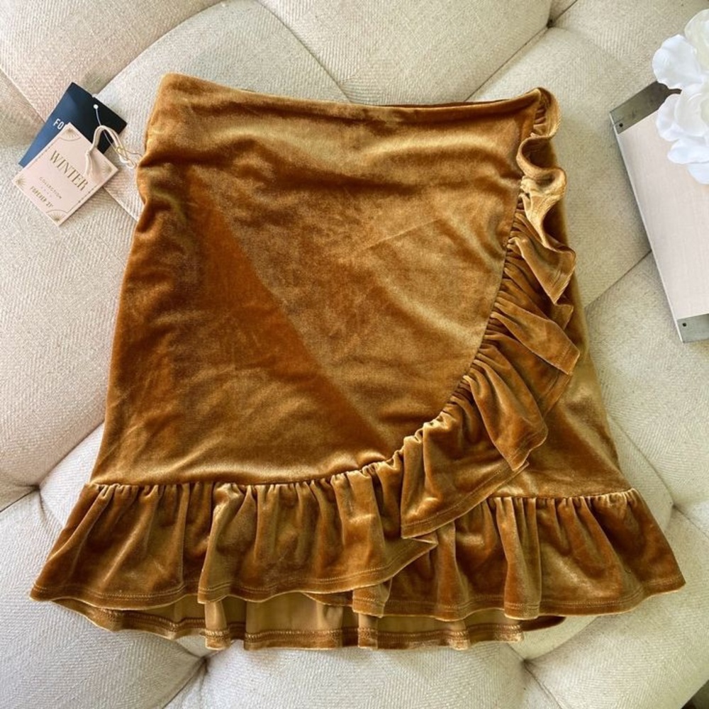 NWT Gold Velvet Ruffle Skirt Forever 21 Boho - Picture 1 of 2